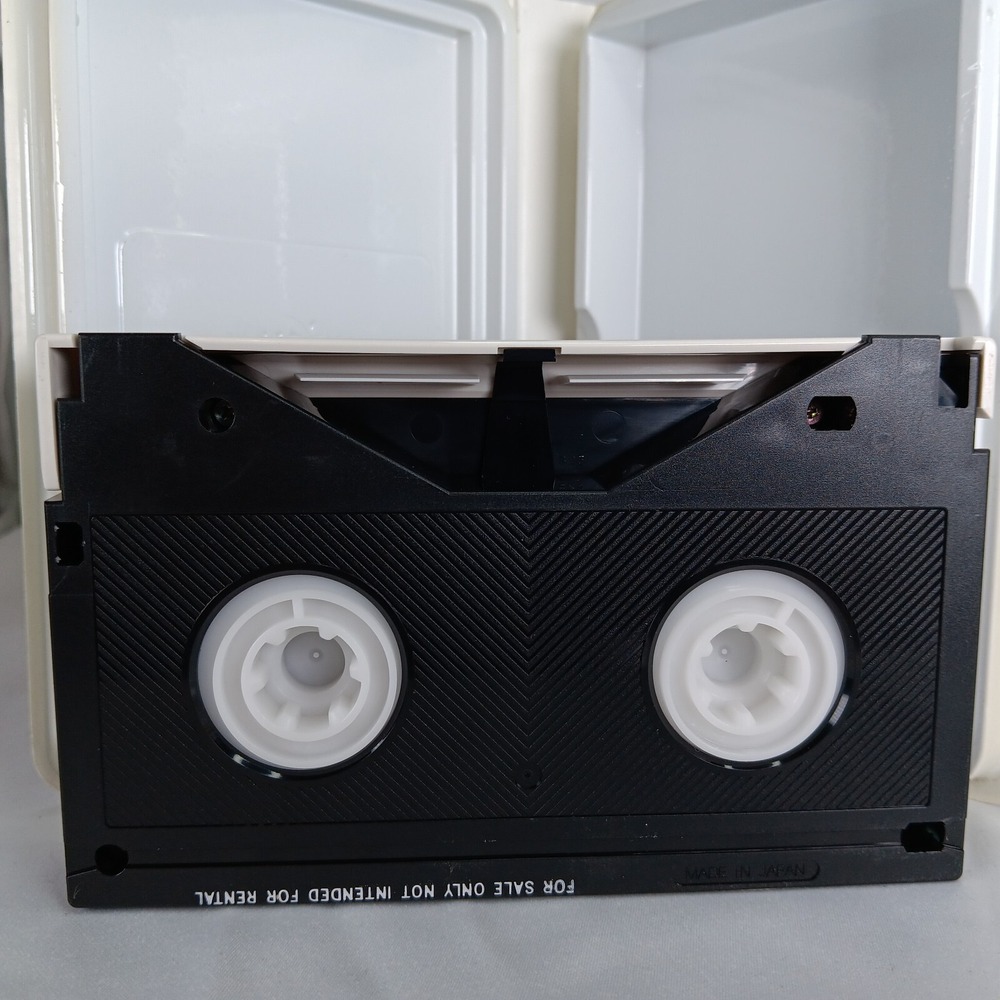 Trenchcoat 1983 Betamax Beta Tape‎ Margot Kidder Robert Hays Walt Disney Mystery - Picture 6 of 6